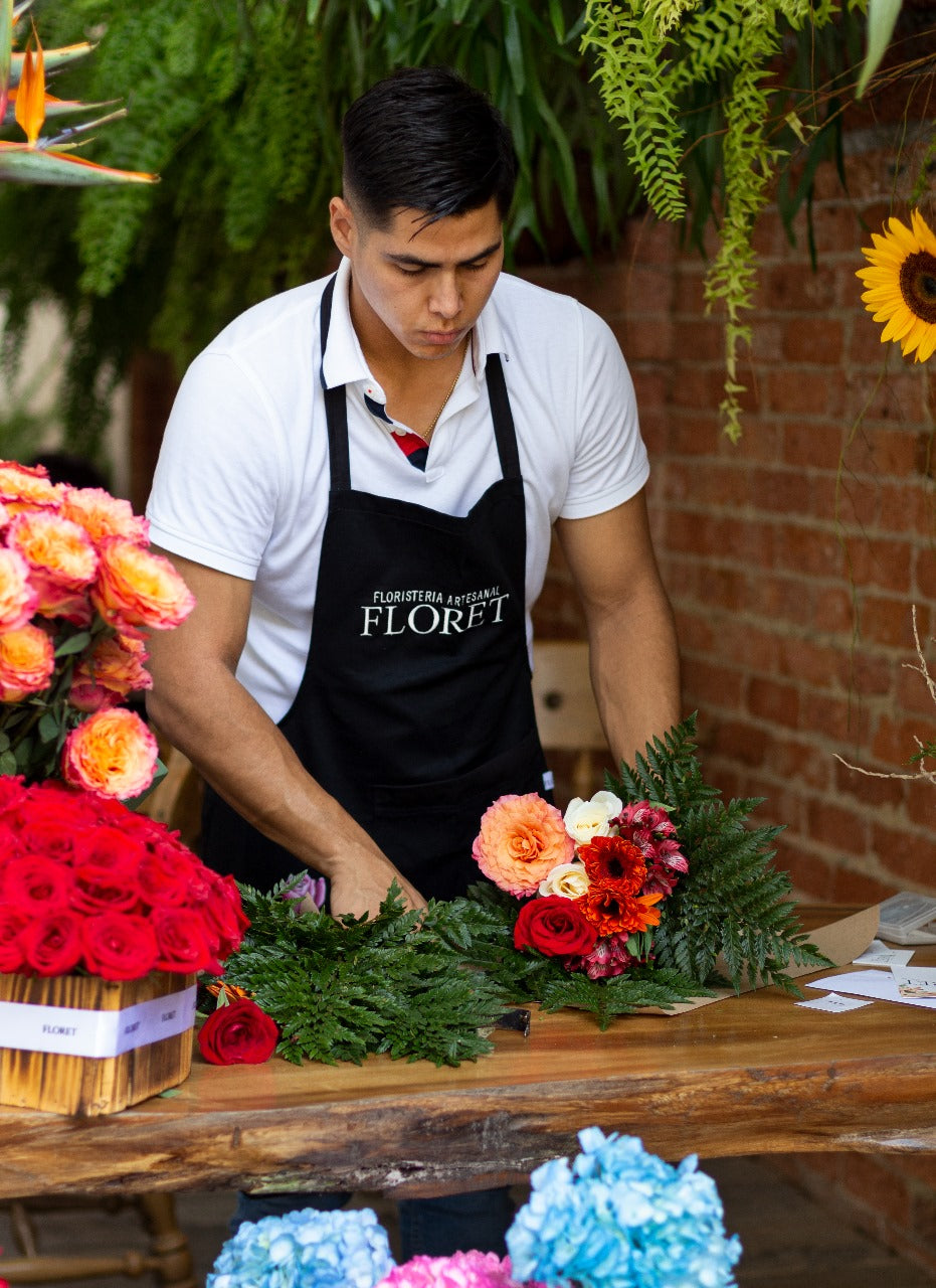 Bouquet del Florista de variedad de flores de temporada con elección a color FLORET