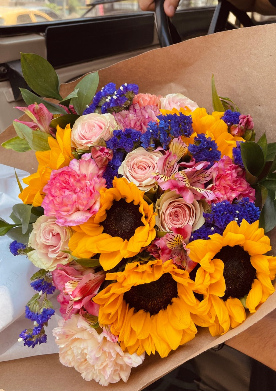 Bouquet colorido de Girasoles y Rosas - AMELIA