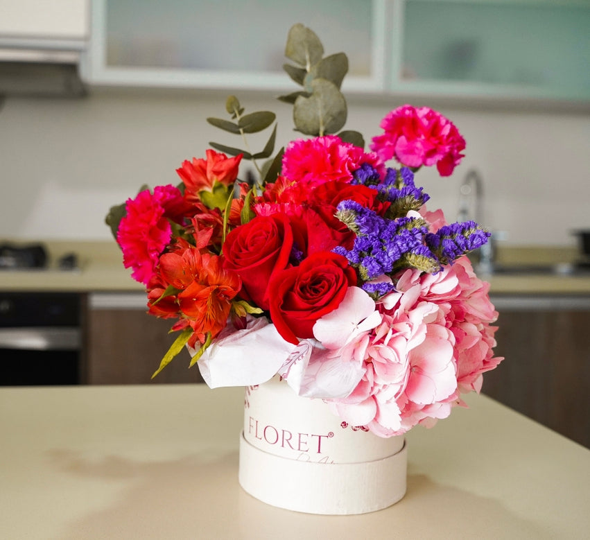 Caja de lujo pequeña romántico con rosas y hortensias PAULINA